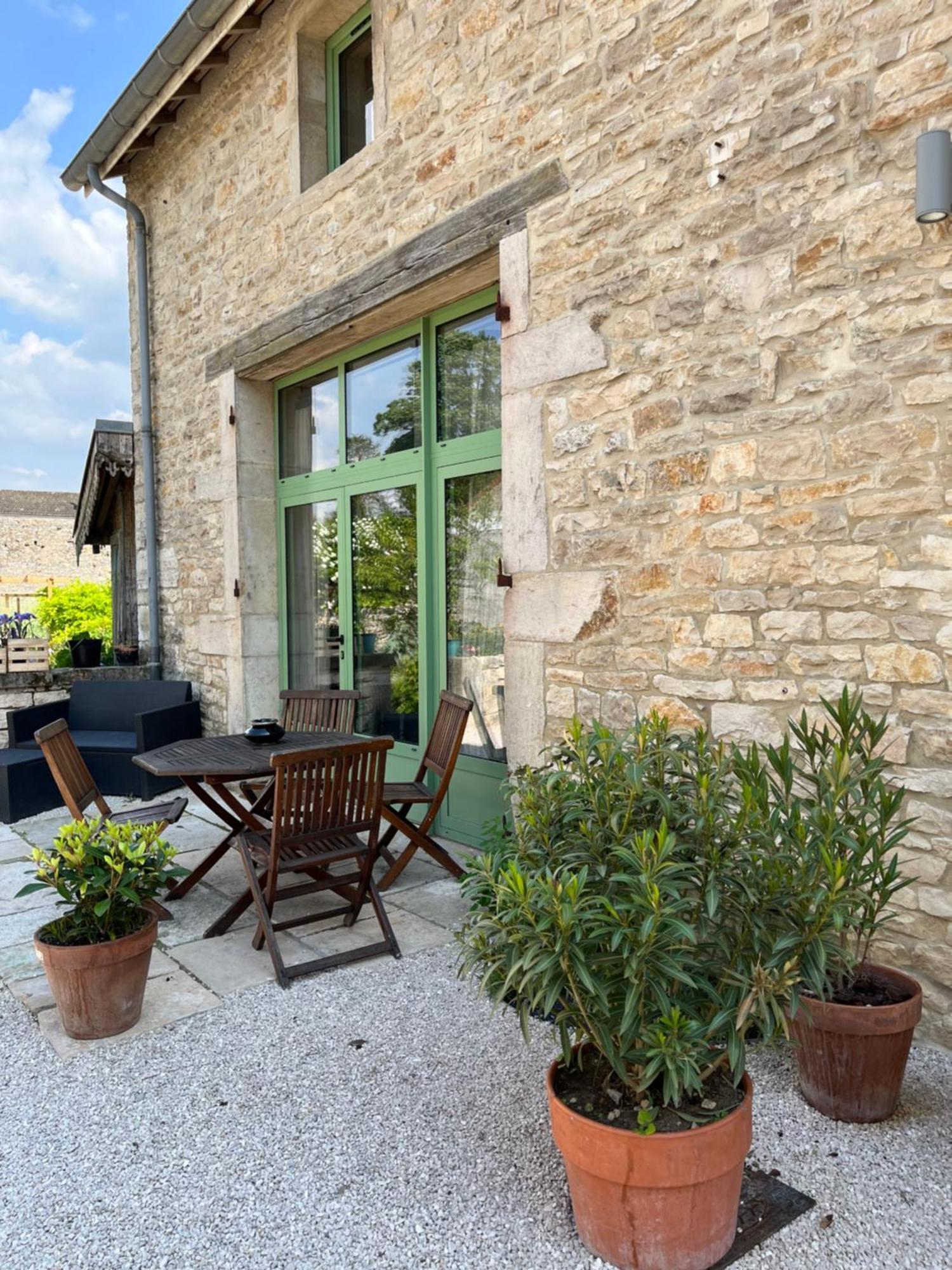 Le Gite De Tassigny Meursault Exteriör bild